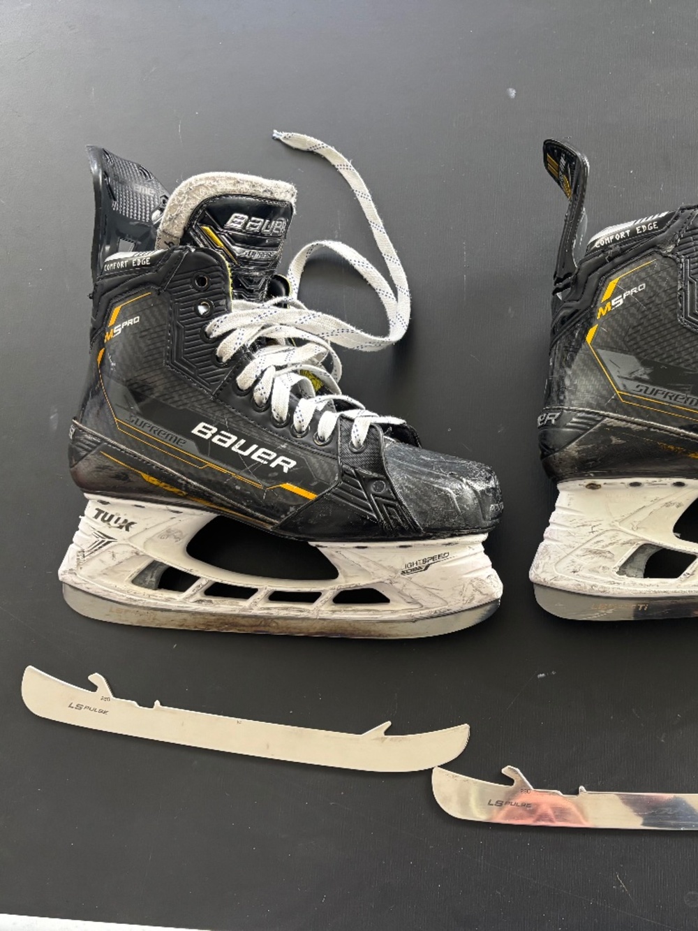 BAUER Supreme M5Pro skates. Size 9.0 fit 2